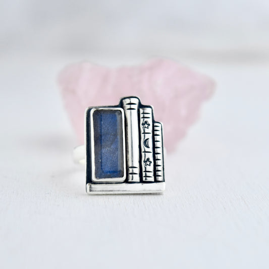 Bookshelf Ring with Labradorite Size 6.5
