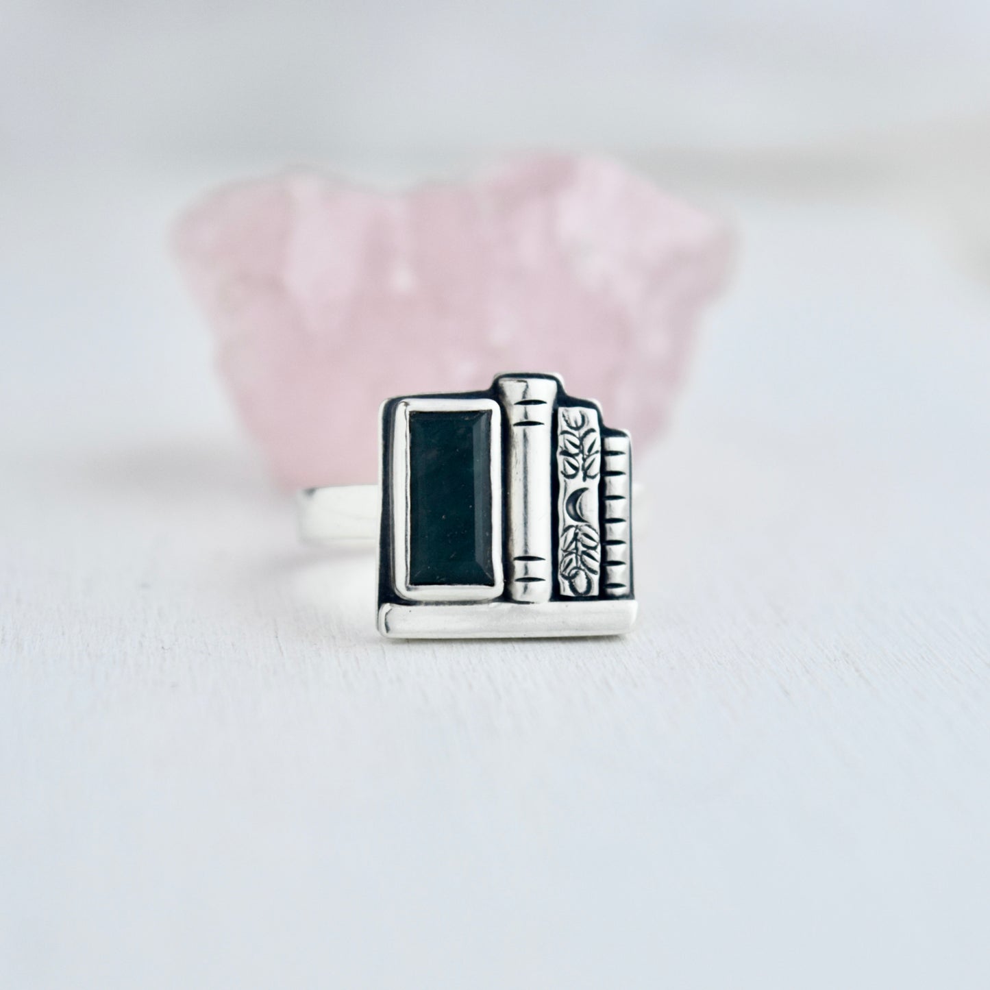 Bookshelf Ring with Moss Agate Size 7.5