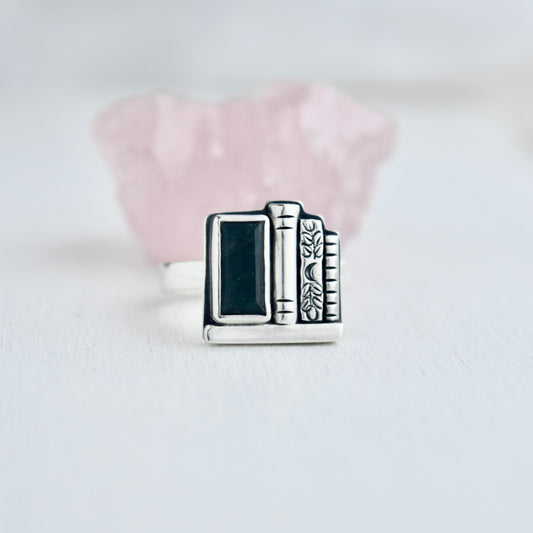 Bookshelf Ring with Moss Agate Size 7.5