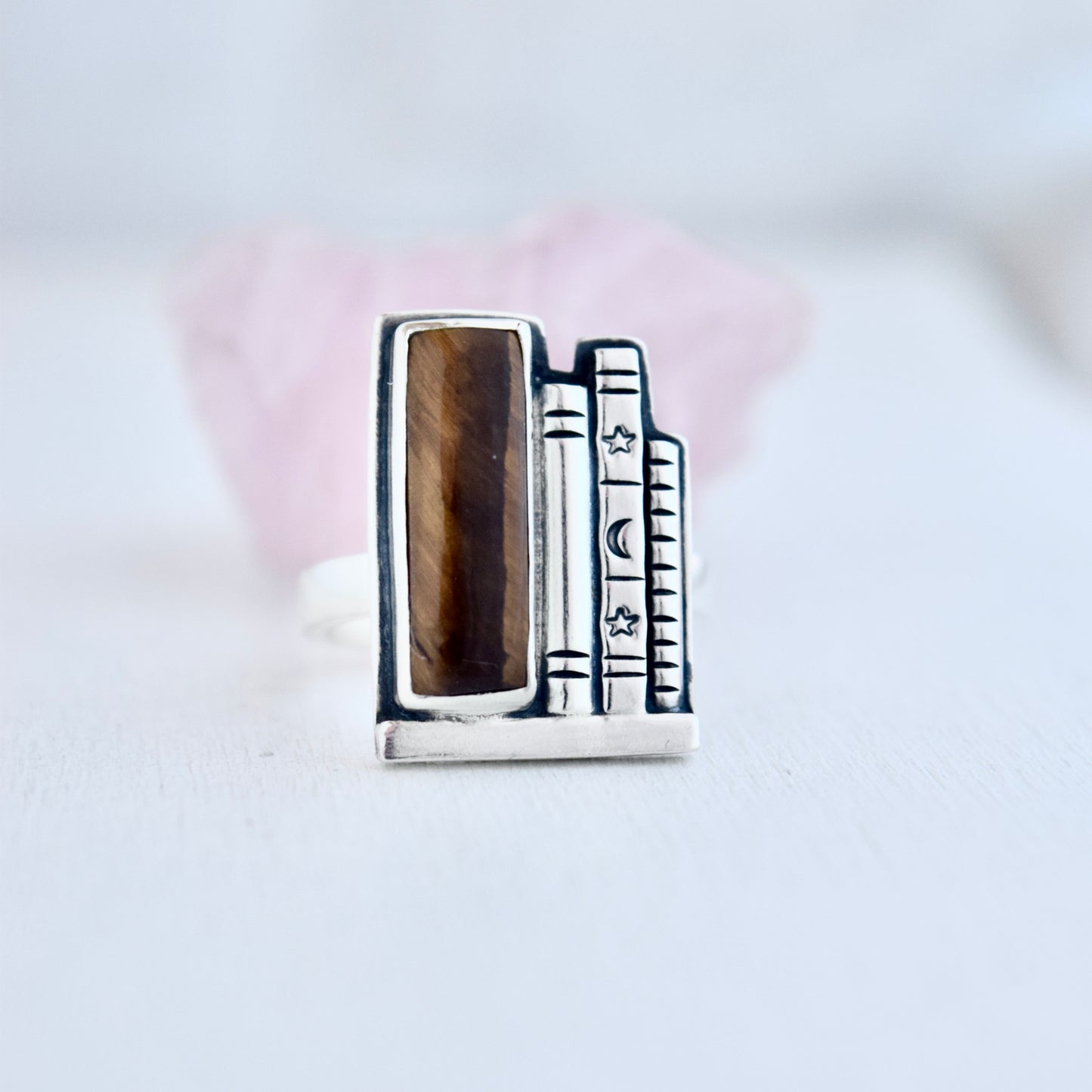 Bookshelf Ring with Tigers Eye Size 8