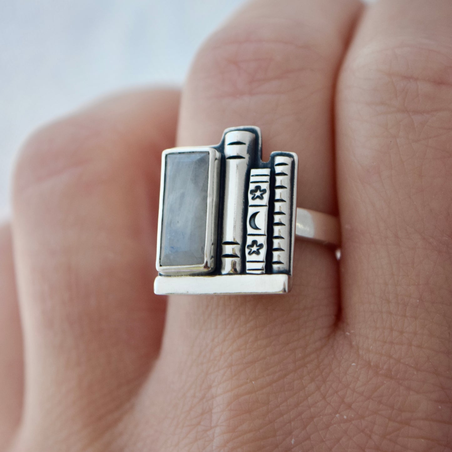 Bookshelf Ring with Rainbow Moonstone Size 6.25