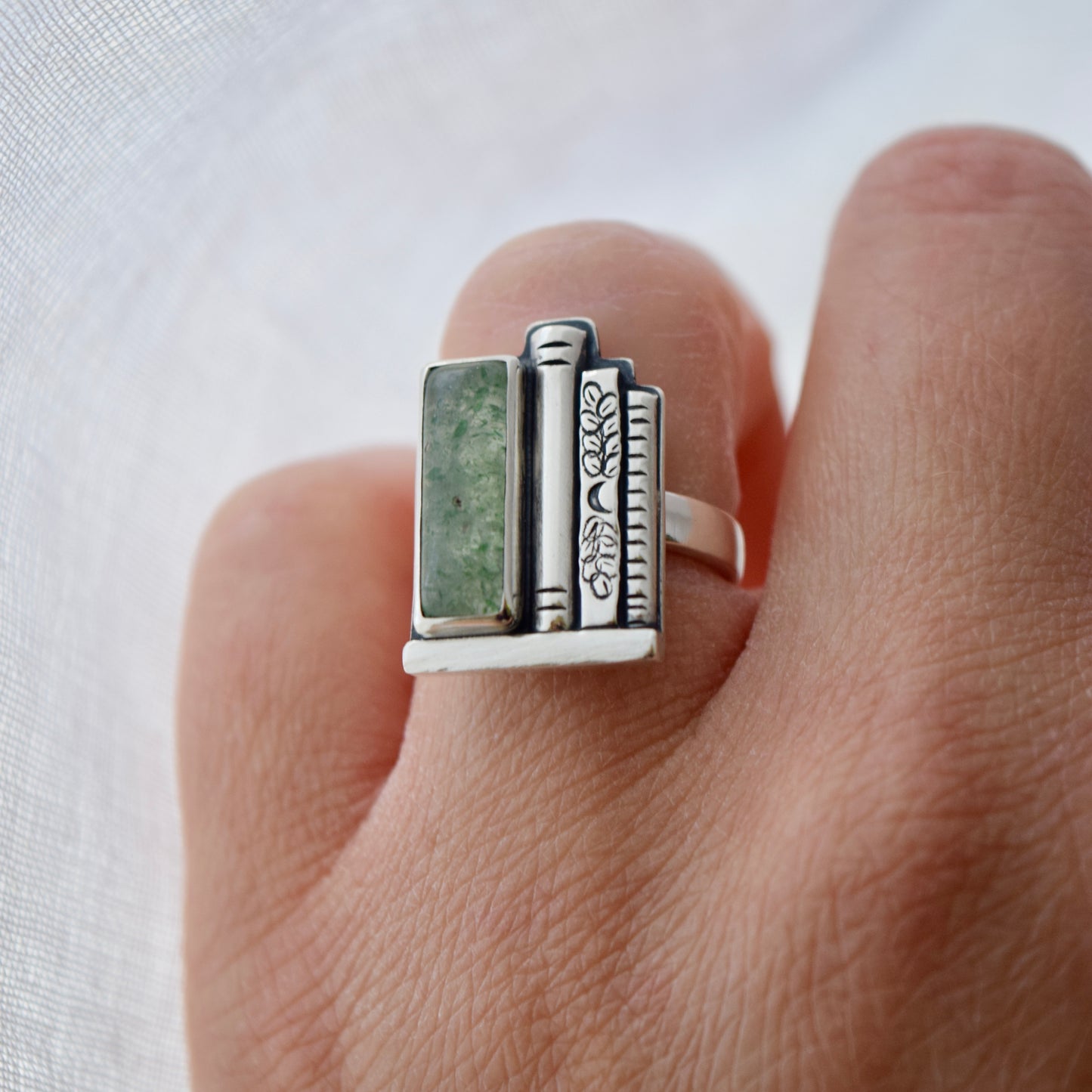 Bookshelf Ring with Green Aventurine size 5
