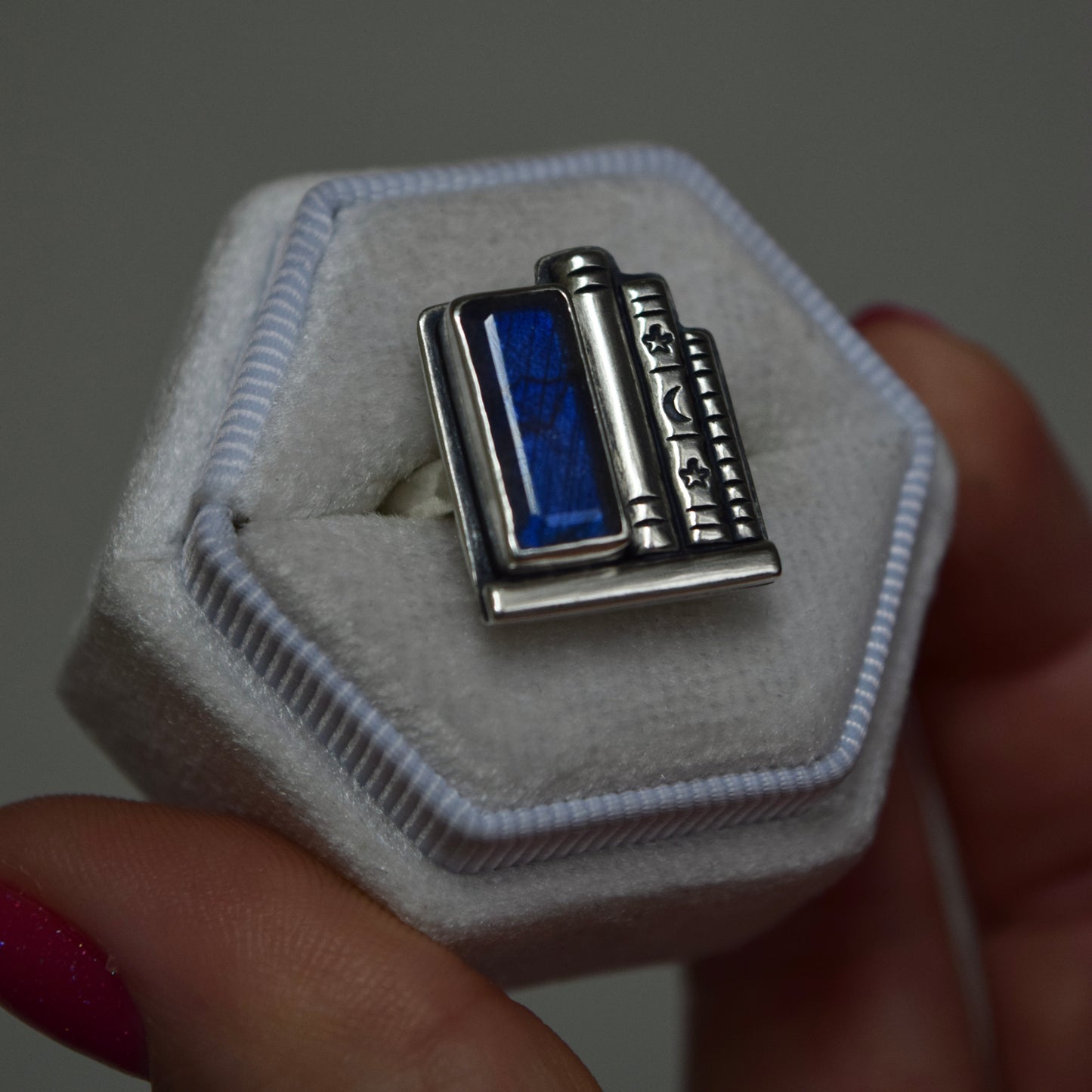 Bookshelf Ring with Labradorite Size 6.5