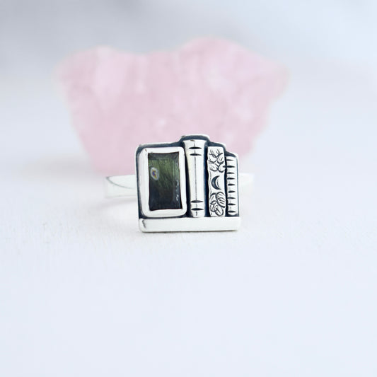 Bookshelf Ring with Rutile Peridot Size 9