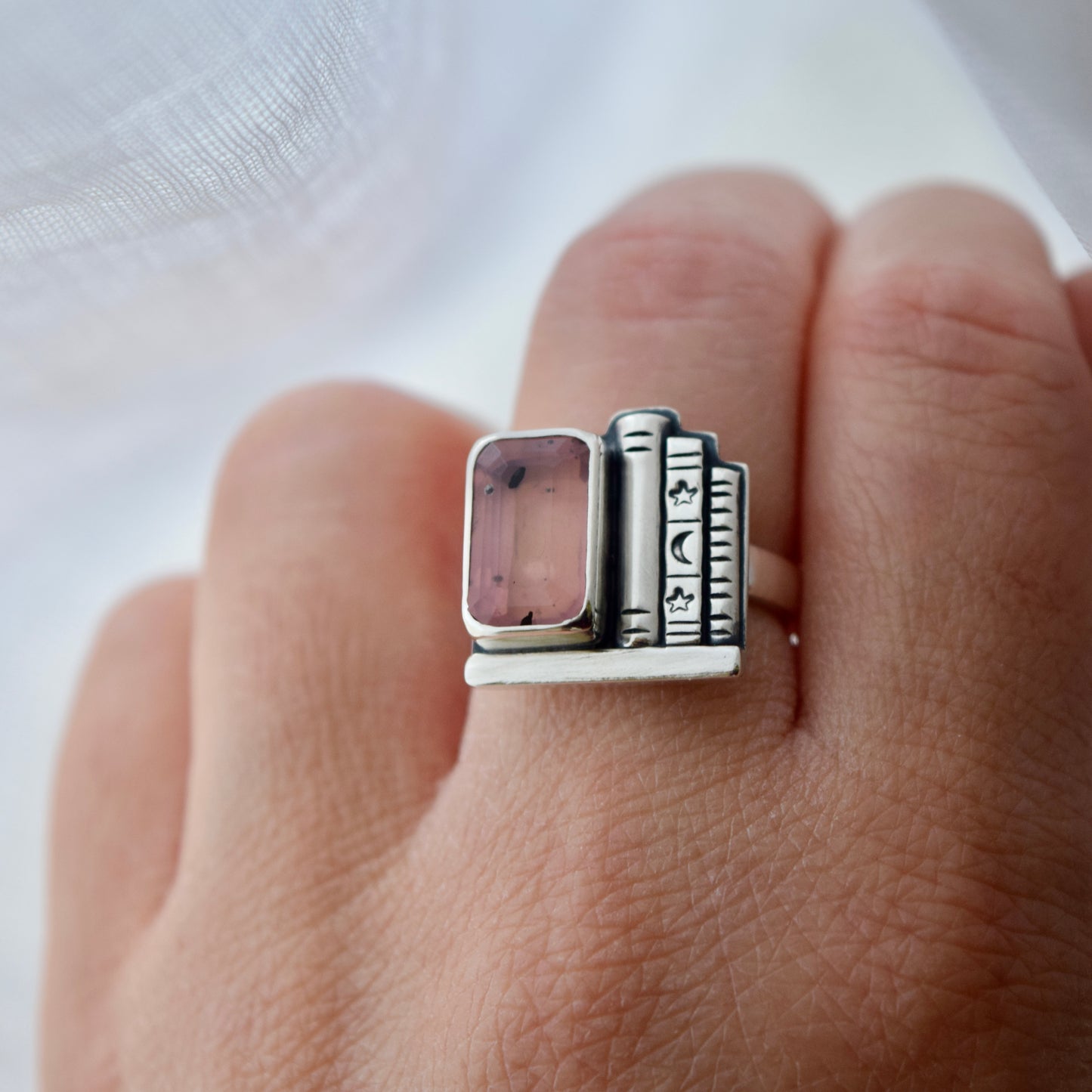 Bookshelf Ring with Diopside Rose Quartz Size 6