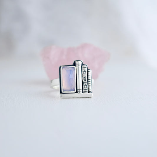 Bookshelf Ring with Faceted Lavender Quartz Size 8