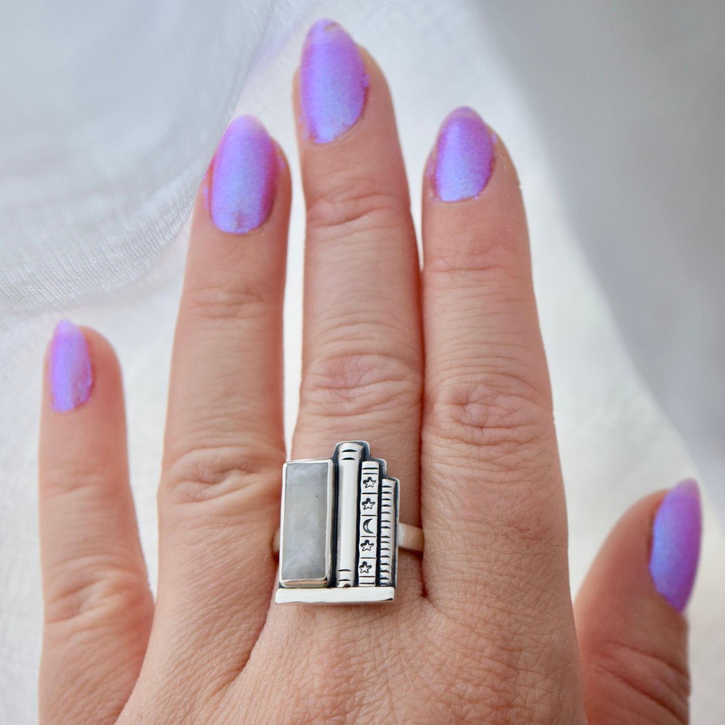 Bookshelf Ring with Rainbow Moonstone Size 8
