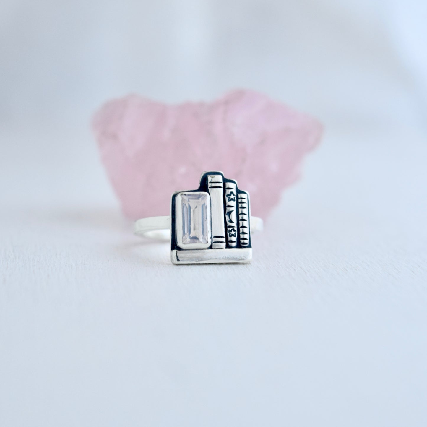 Mini Bookshelf Ring with Rose Quartz Size 5.5