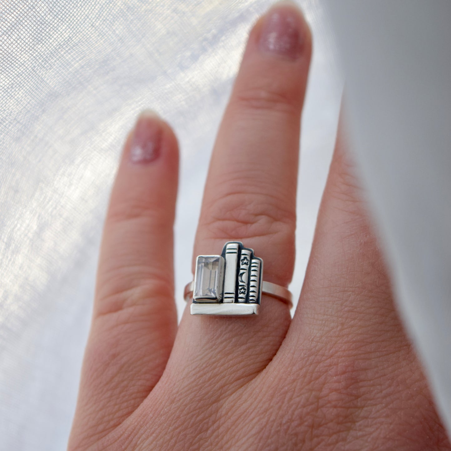 Mini Bookshelf Ring with Rose Quartz Size 5.5