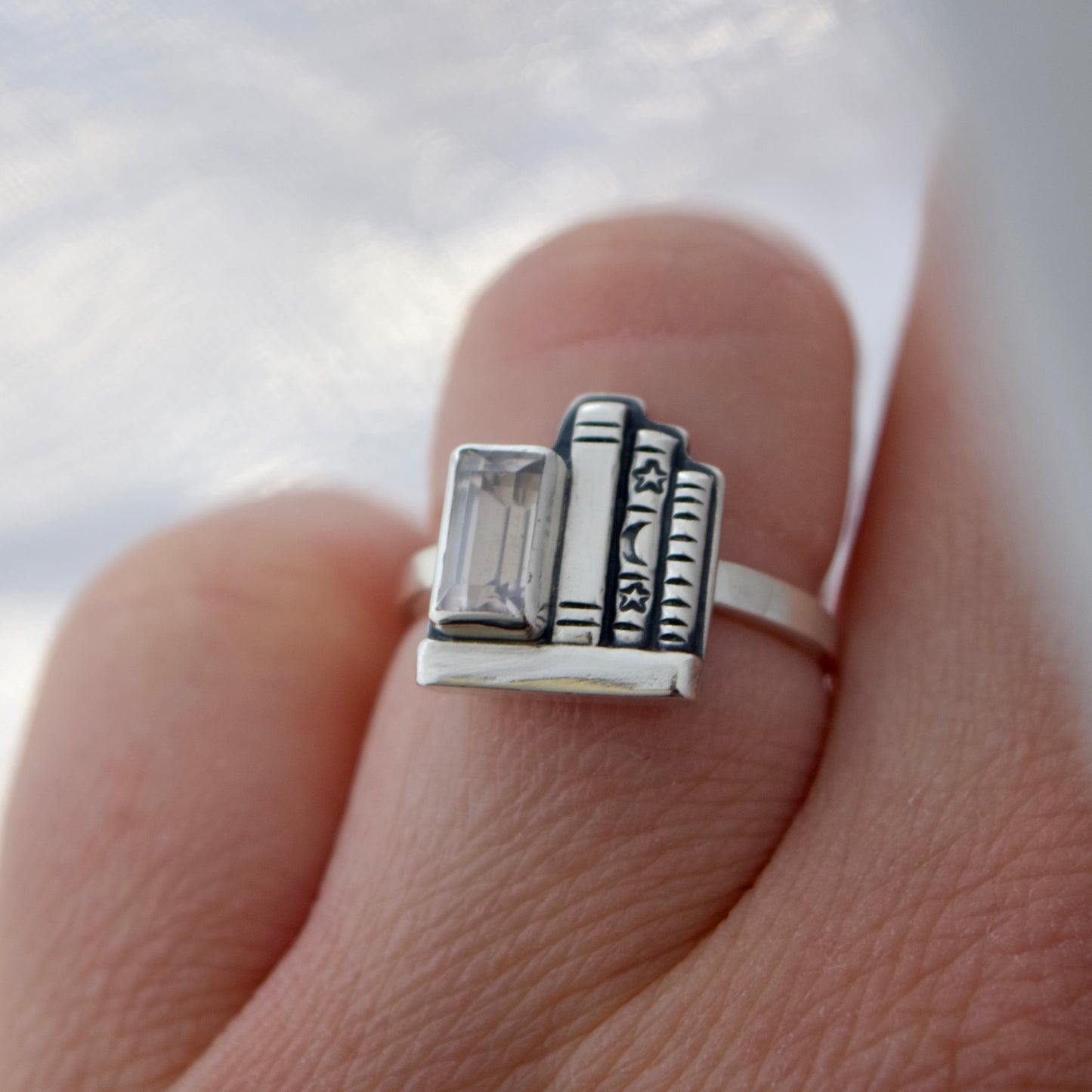 Mini Bookshelf Ring with Rose Quartz Size 5.5