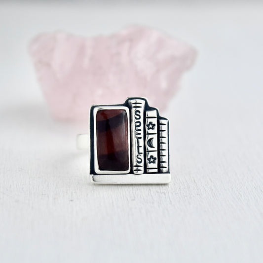 Bookshelf Ring with Tigers Eye Size 5