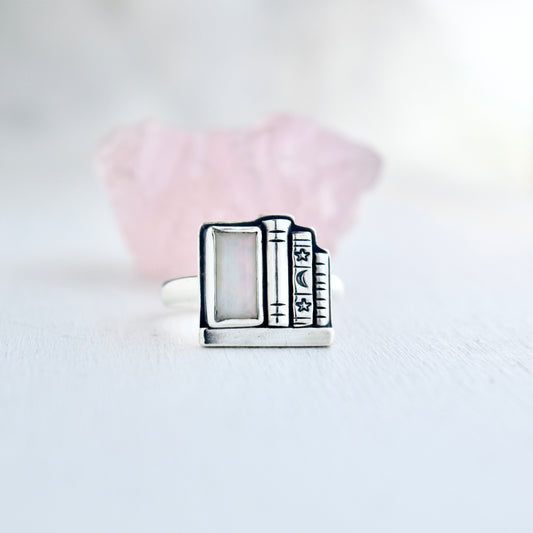 Bookshelf Ring with Ethiopian Opal Size 8