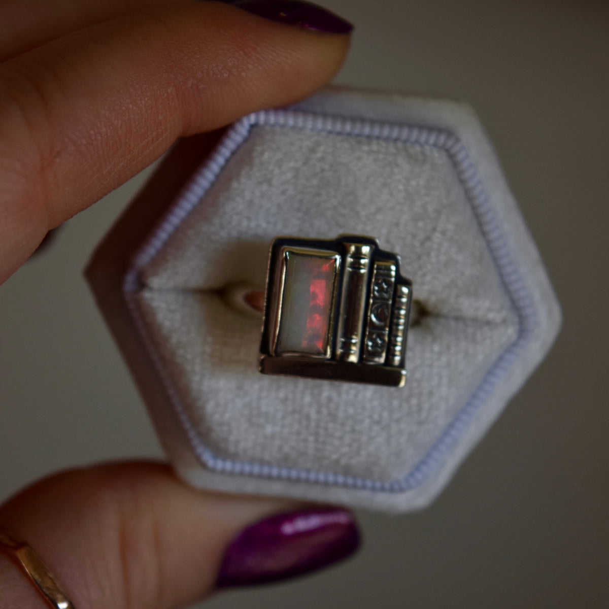 Bookshelf Ring with Ethiopian Opal Size 8