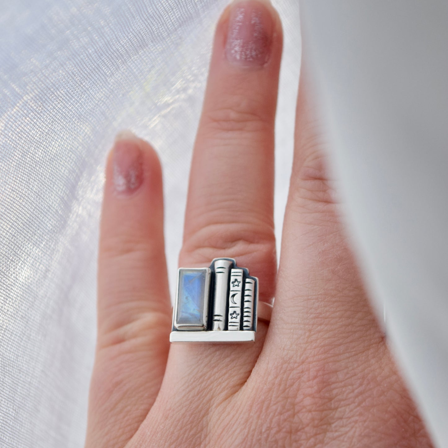 Bookshelf Ring with Rainbow Moonstone Size 6.25