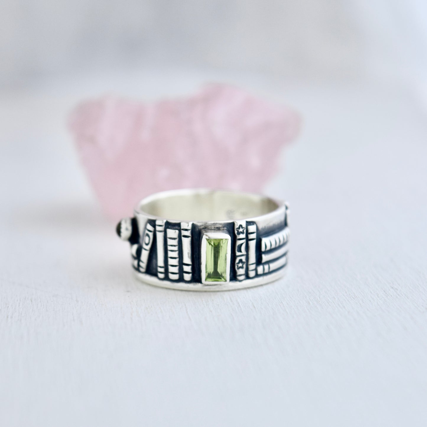 Bookshelf Ring Band with Peridot and Tourmaline Size 8.25/8.5
