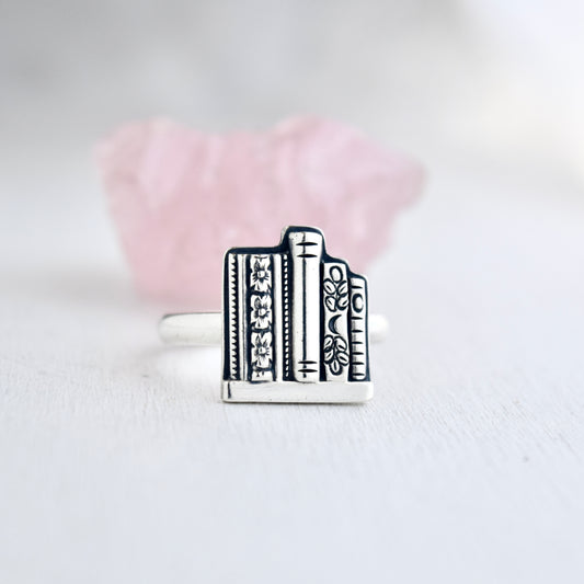 Bookshelf Ring Size 10.5
