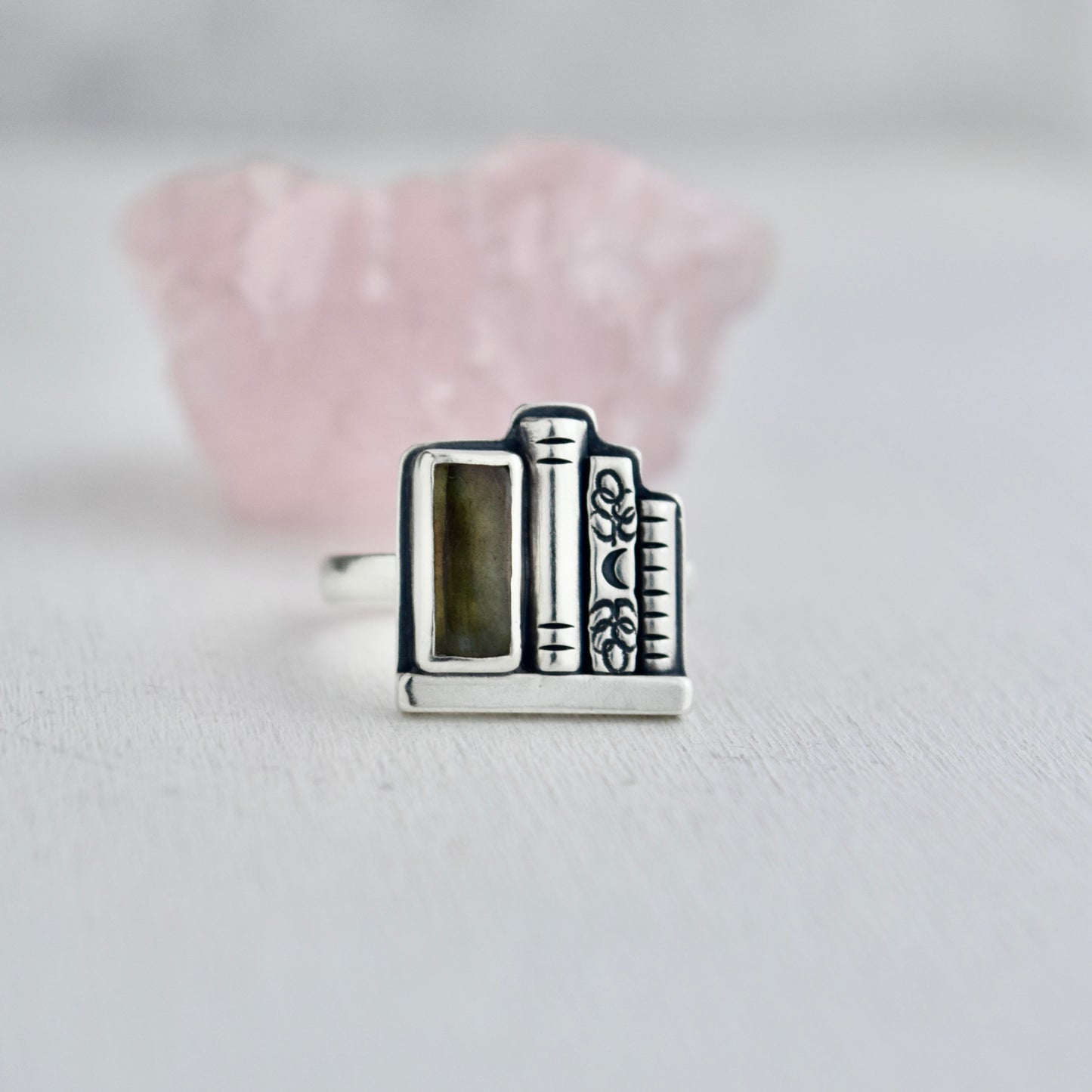 Bookshelf Ring with Labradorite Size 6.25