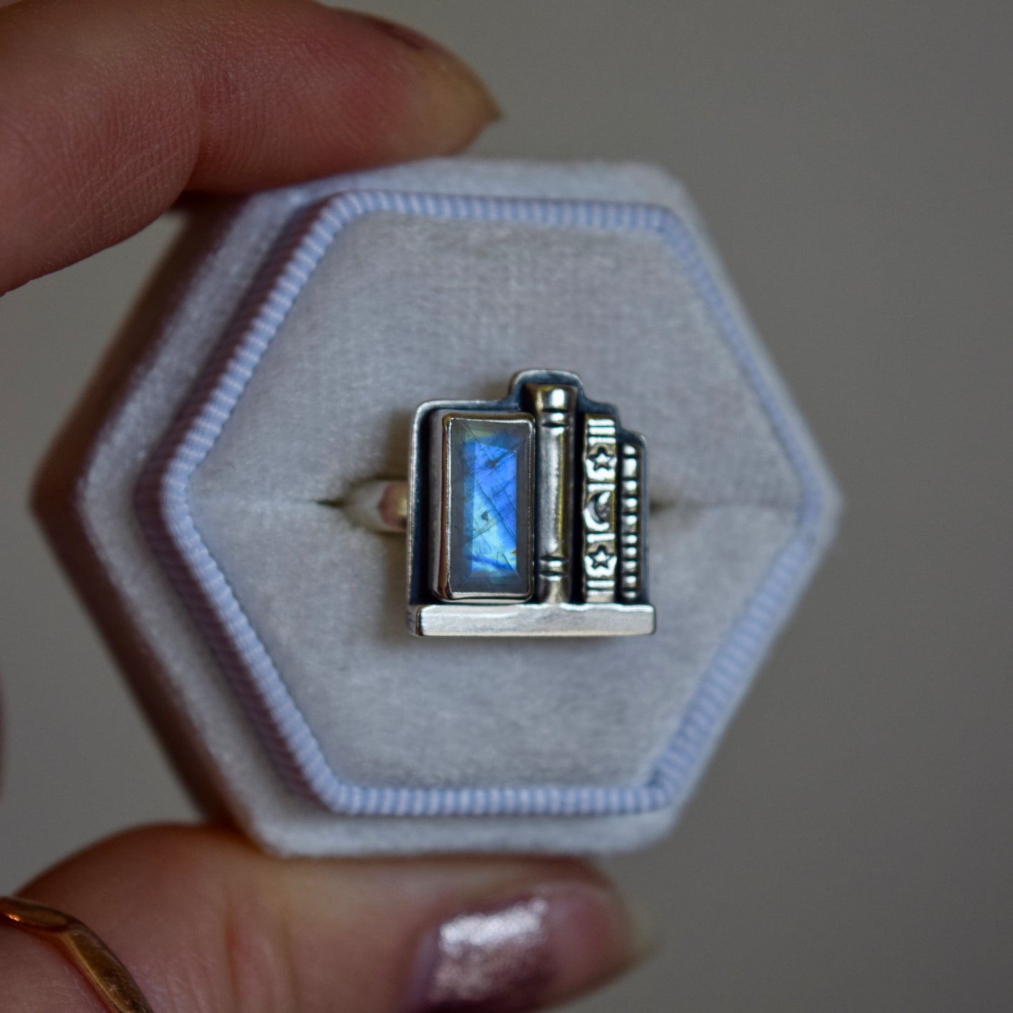 Bookshelf Ring with Rainbow Moonstone Size 6.25