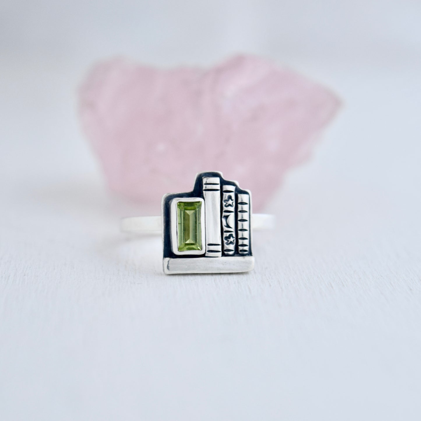 Mini Bookshelf Ring with Peridot Size 6.5