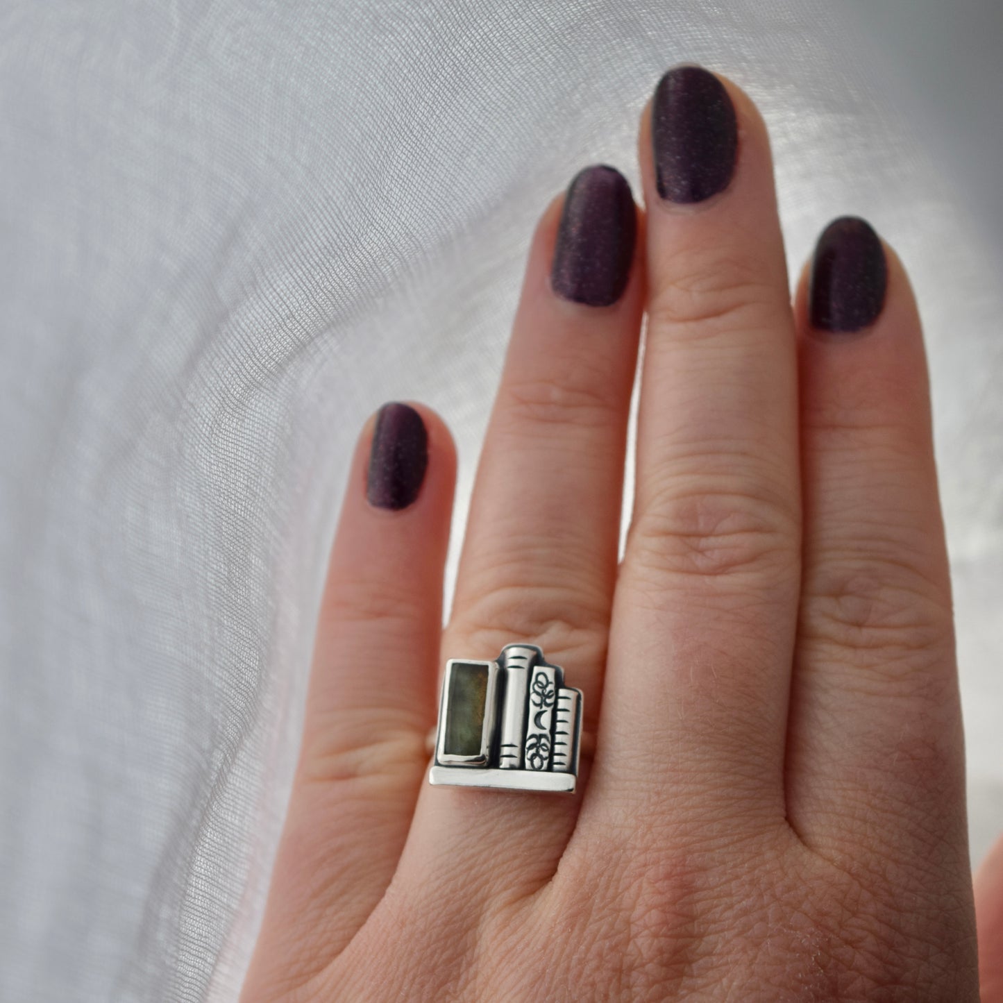 Bookshelf Ring with Labradorite Size 6.25