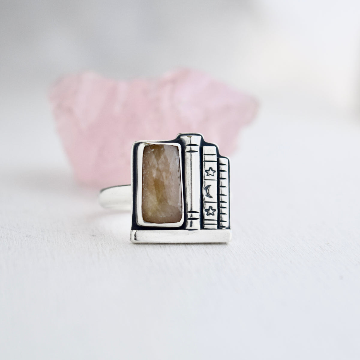 Bookshelf Ring with Golden Sapphire Size 8.5