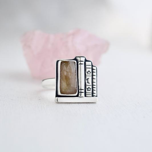 Bookshelf Ring with Golden Sapphire Size 8.5