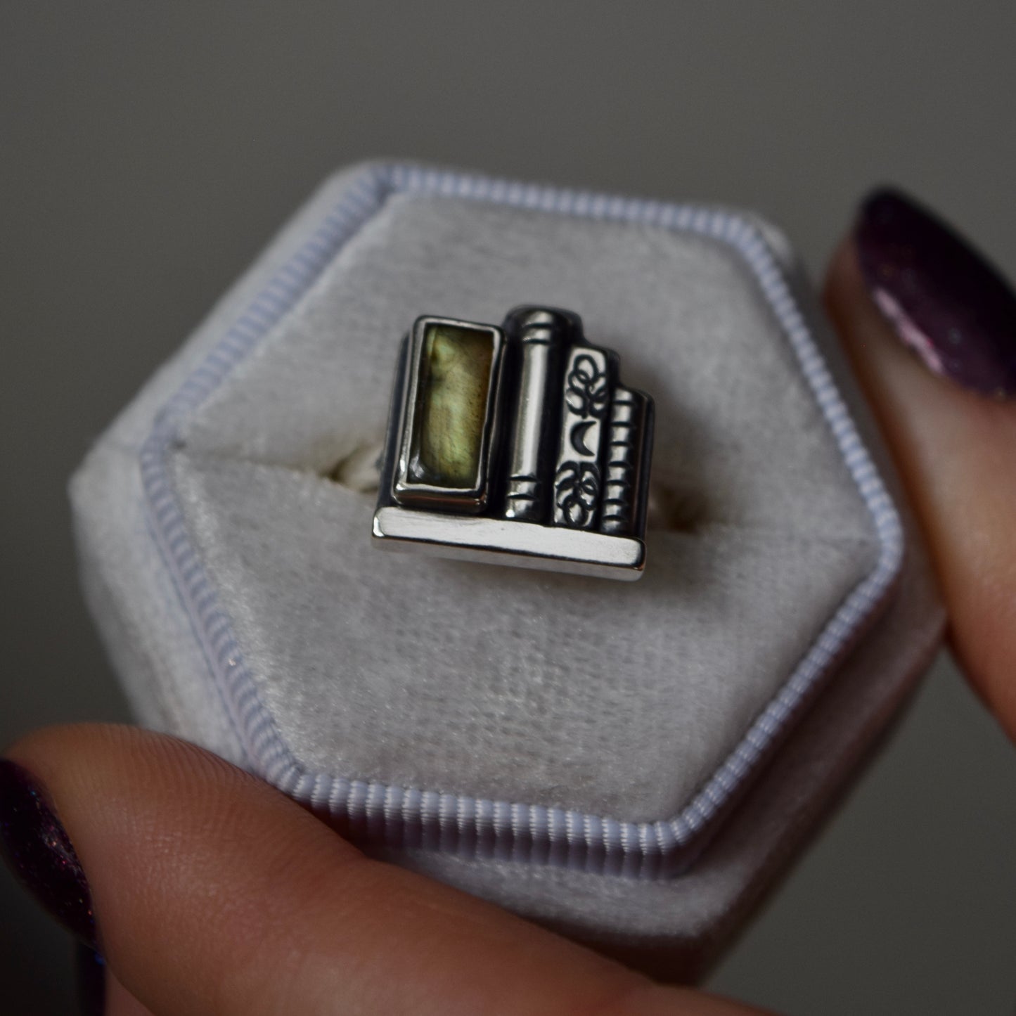 Bookshelf Ring with Labradorite Size 6.25