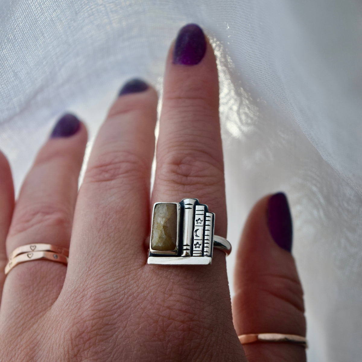 Bookshelf Ring with Golden Sapphire Size 8.5