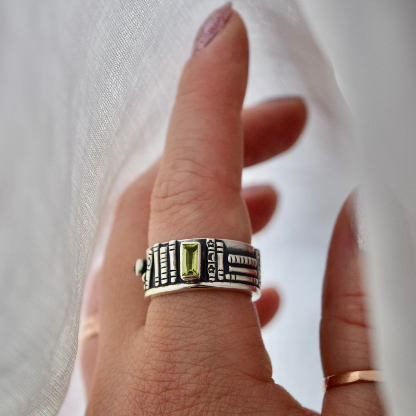 Bookshelf Ring Band with Peridot and Tourmaline Size 8.25/8.5