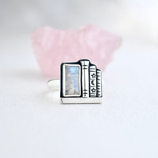 Bookshelf Ring with Rainbow Moonstone Size 7.5