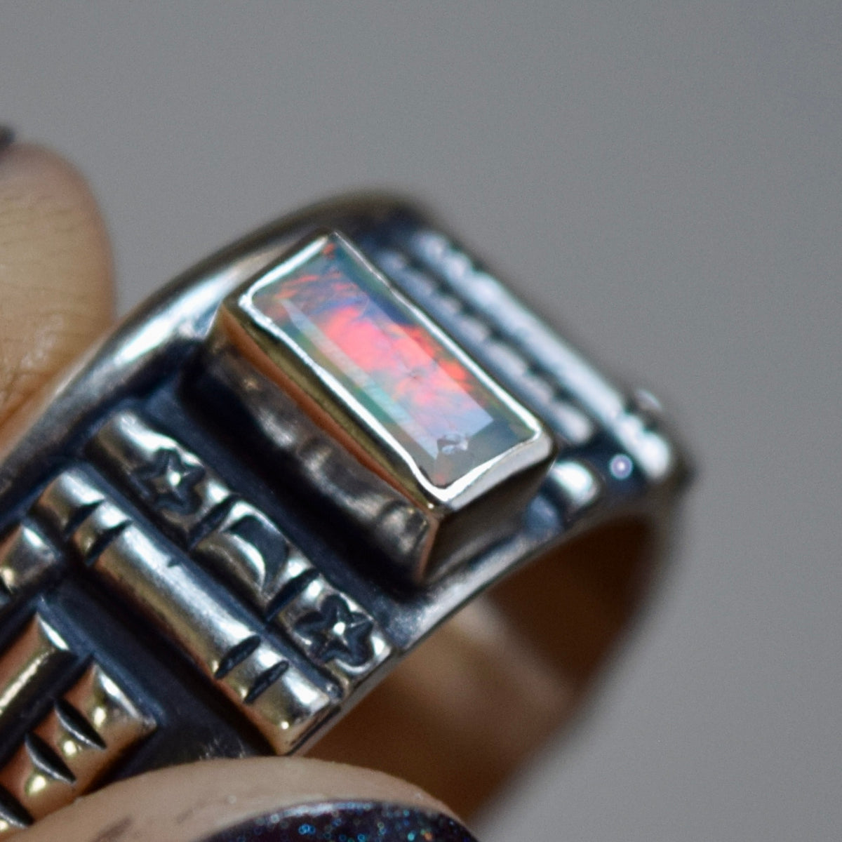 Bookshelf Ring Band with Ethiopian Opal and Rainbow Moonstone Size 7.5