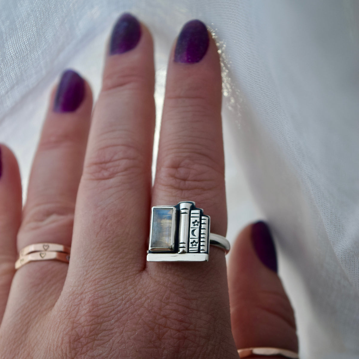Bookshelf Ring with Rainbow Moonstone Size 7.5
