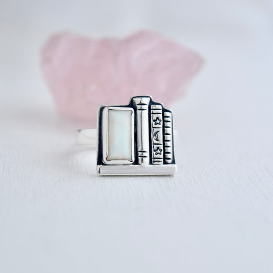Bookshelf Ring with Ethiopian Opal Size 7.5