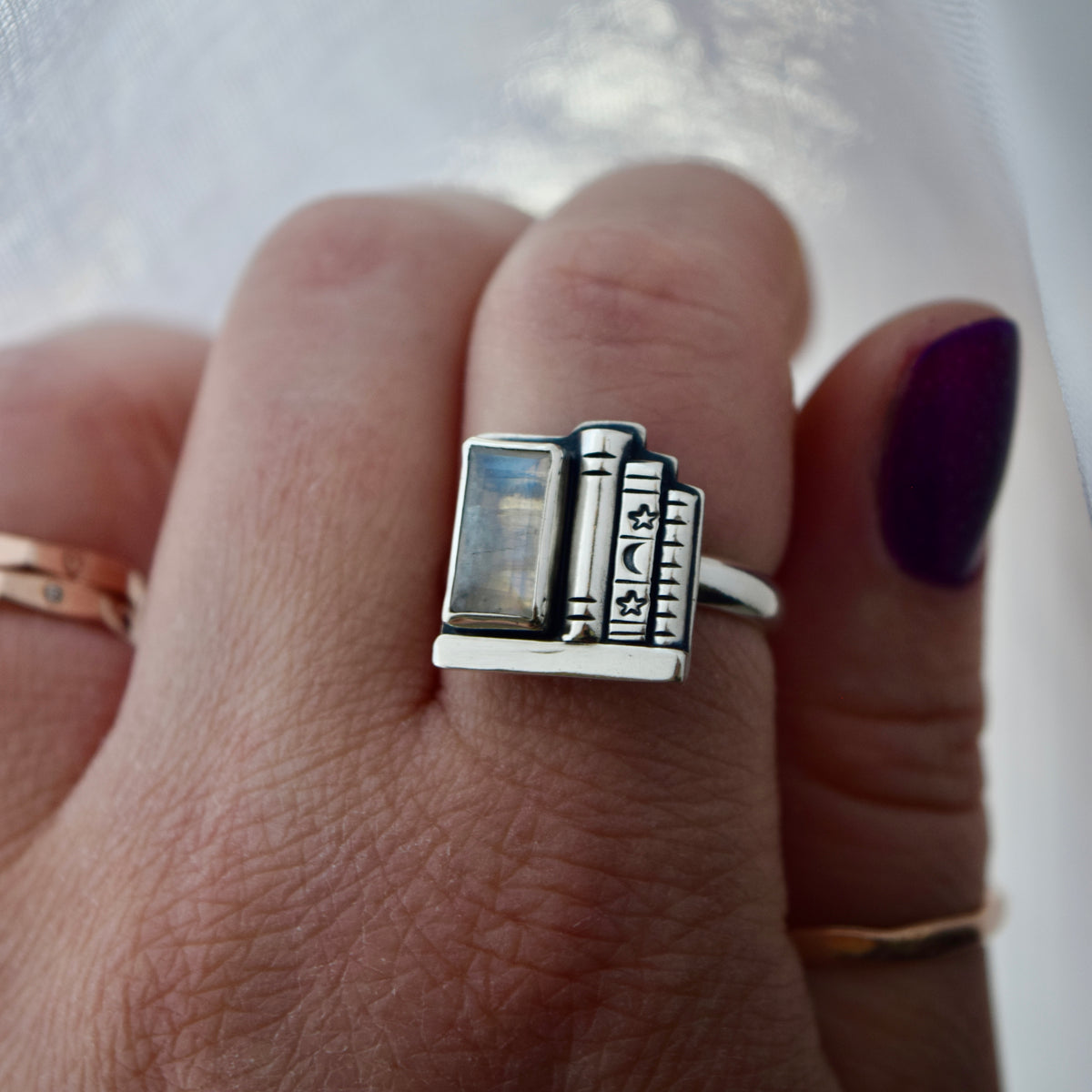 Bookshelf Ring with Rainbow Moonstone Size 7.5
