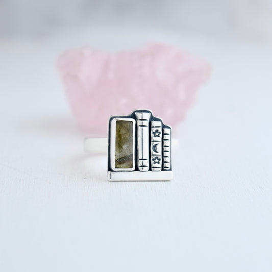 Bookshelf Ring with Labradorite size 7.5