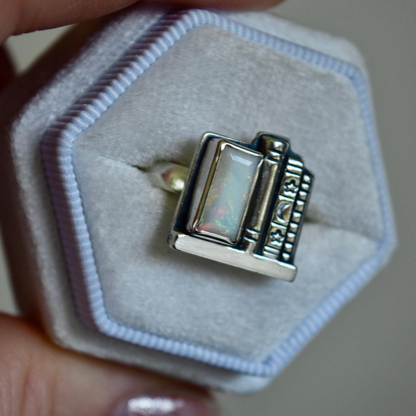 Bookshelf Ring with Ethiopian Opal Size 7.5