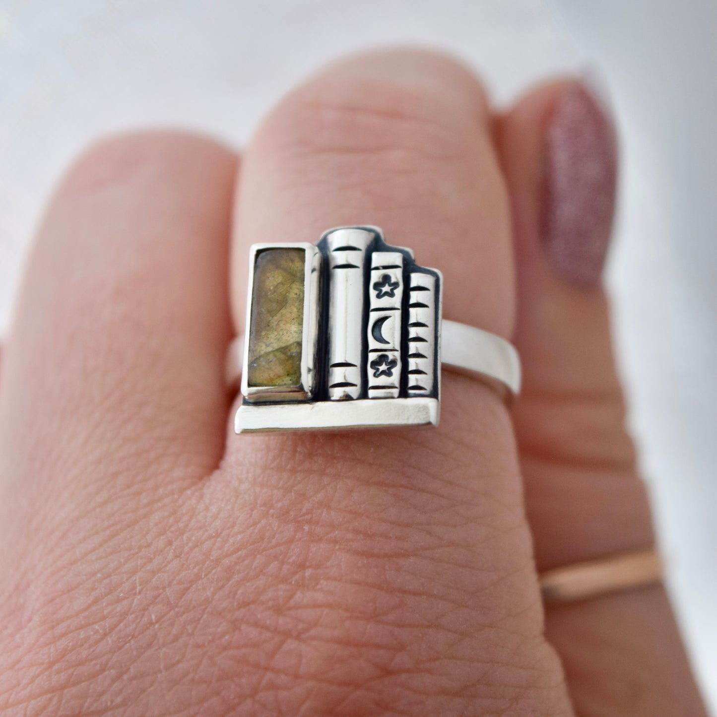 Bookshelf Ring with Labradorite size 7.5