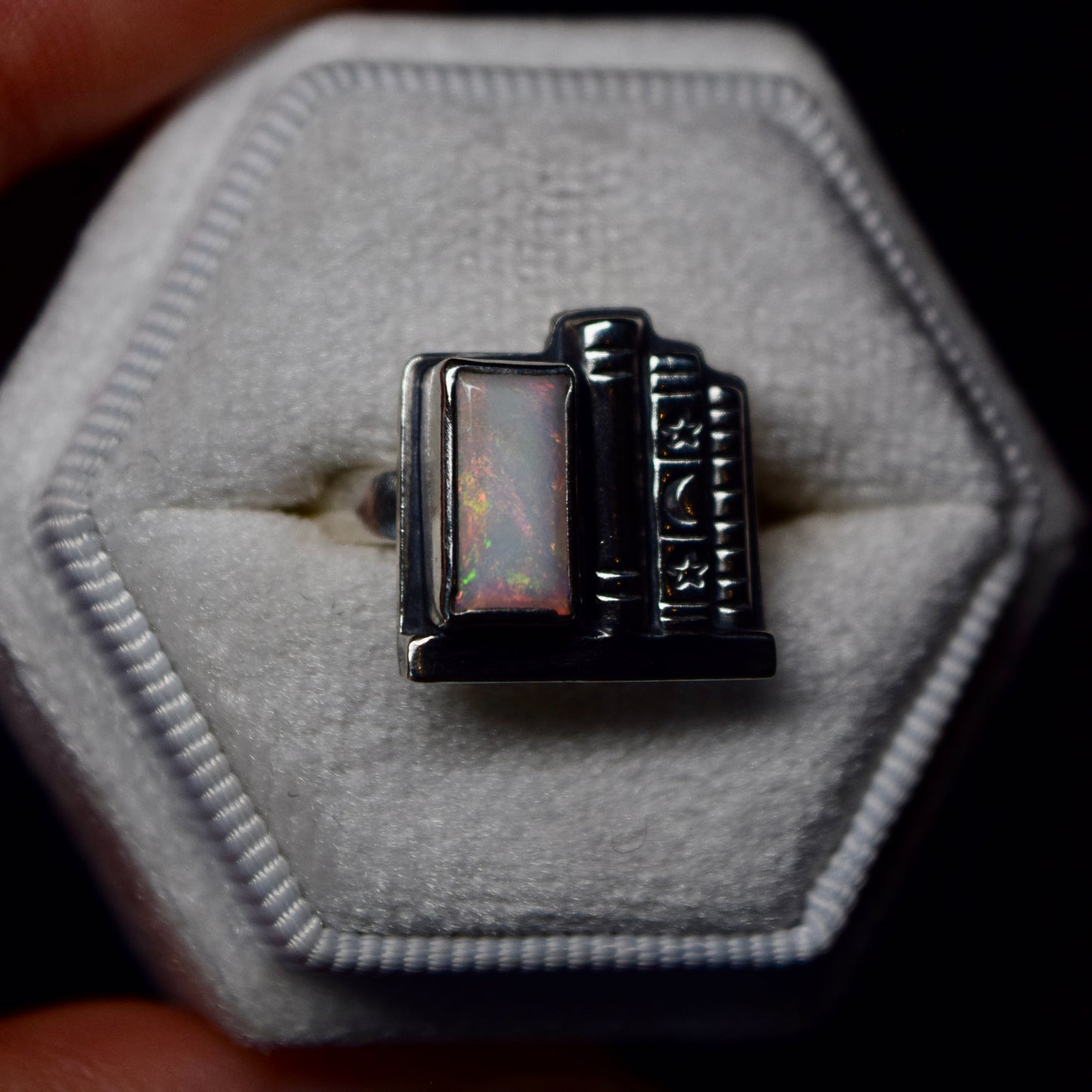 Bookshelf Ring with Ethiopian Opal Size 7.5