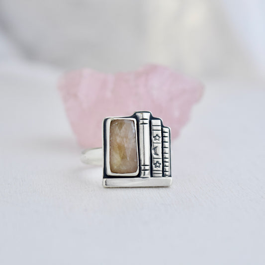 Bookshelf Ring with Golden Sapphire Size 8.5