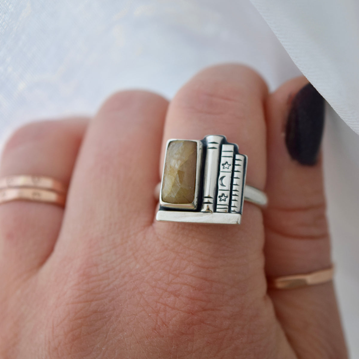 Bookshelf Ring with Golden Sapphire Size 8.5