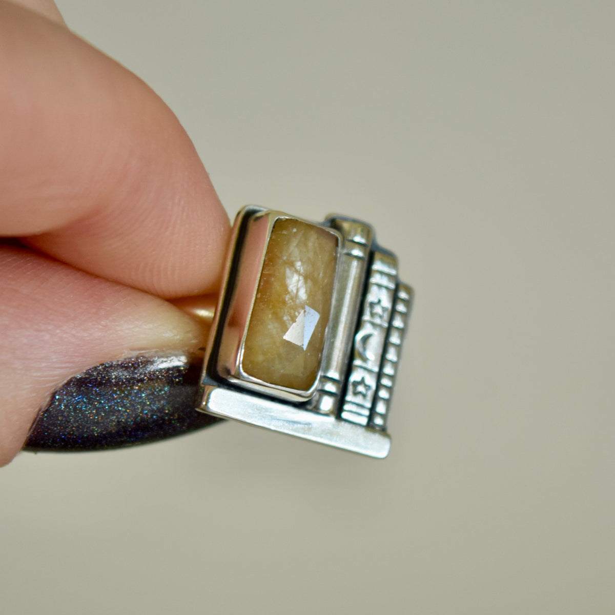 Bookshelf Ring with Golden Sapphire Size 8.5