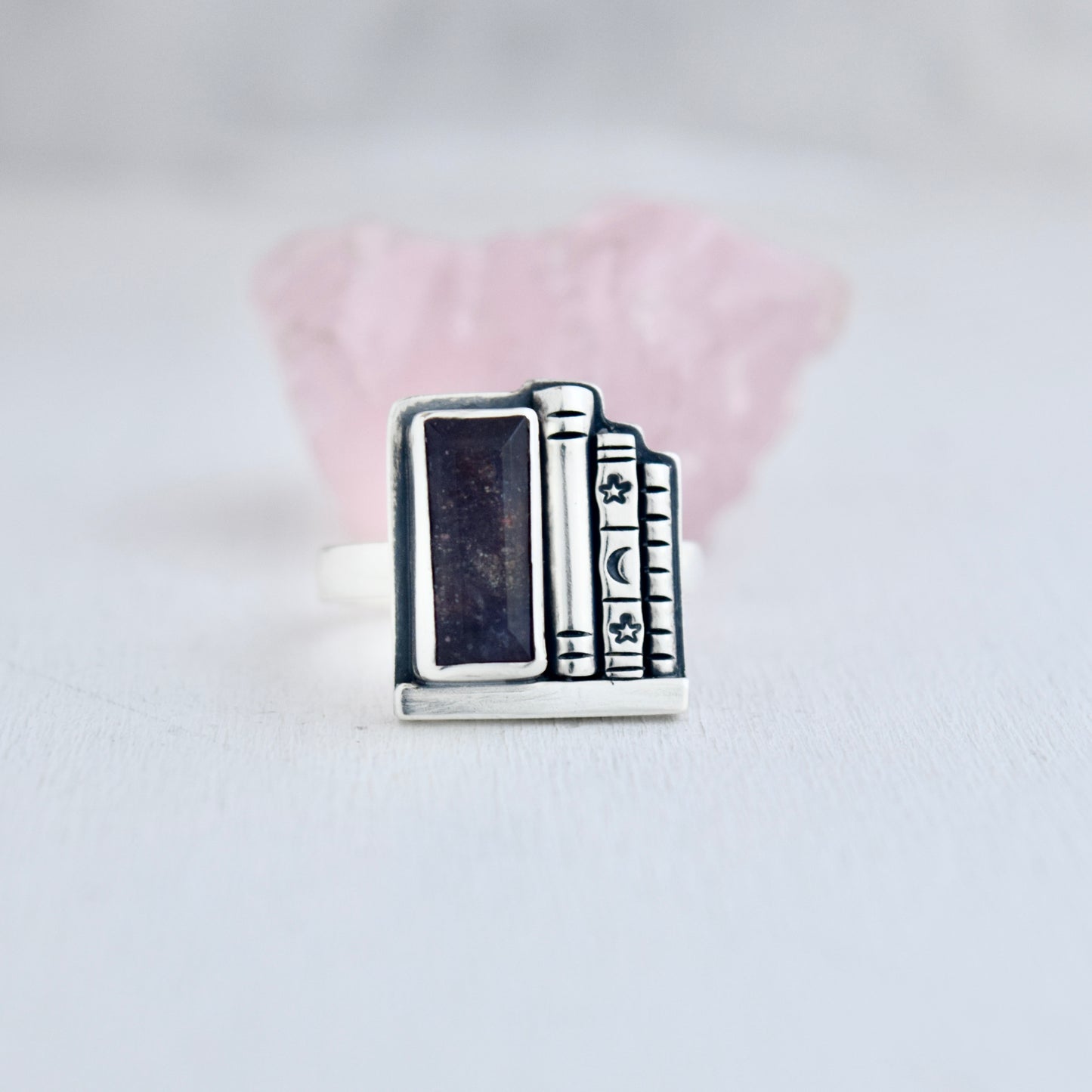 Bookshelf Ring with Iolite Size 9