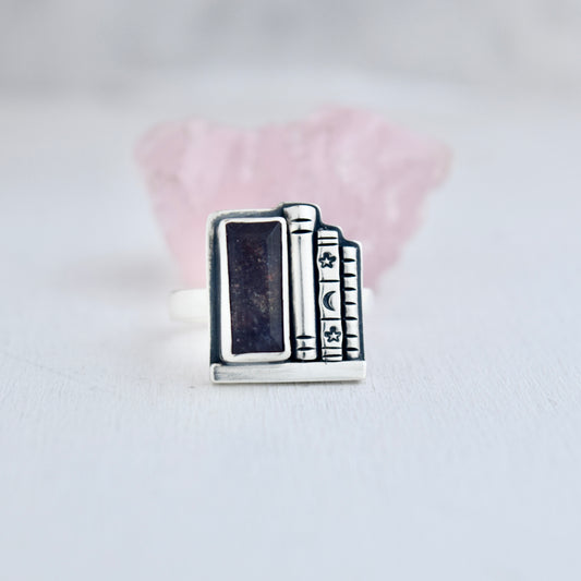 Bookshelf Ring with Iolite Size 9