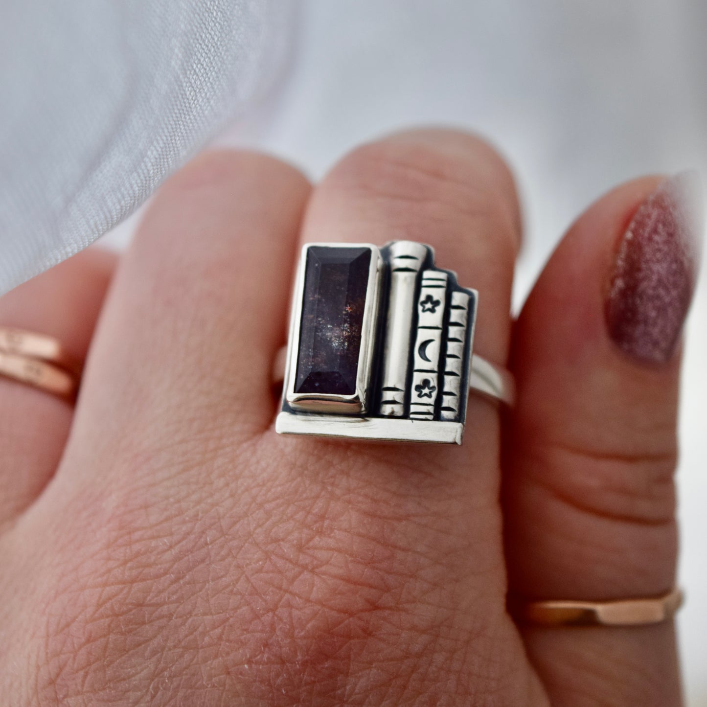 Bookshelf Ring with Iolite Size 9