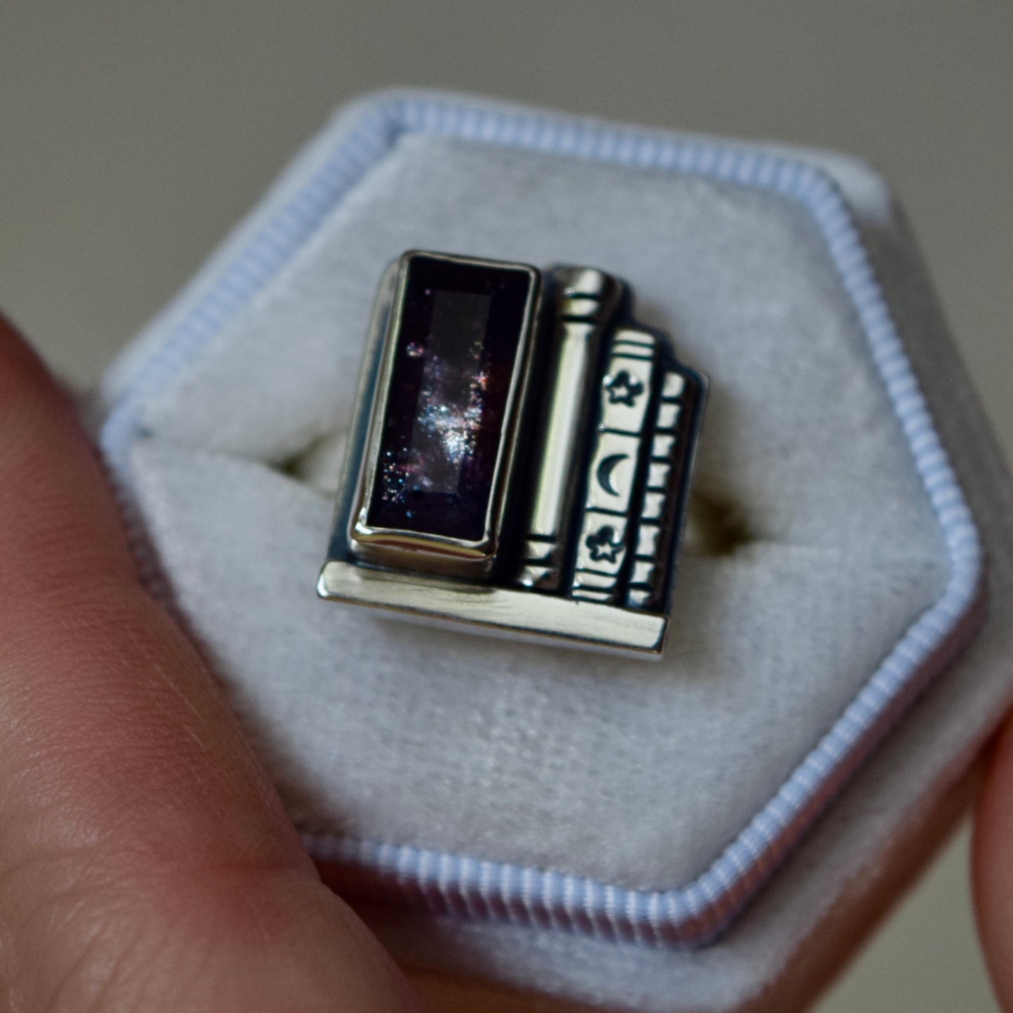 Bookshelf Ring with Iolite Size 9