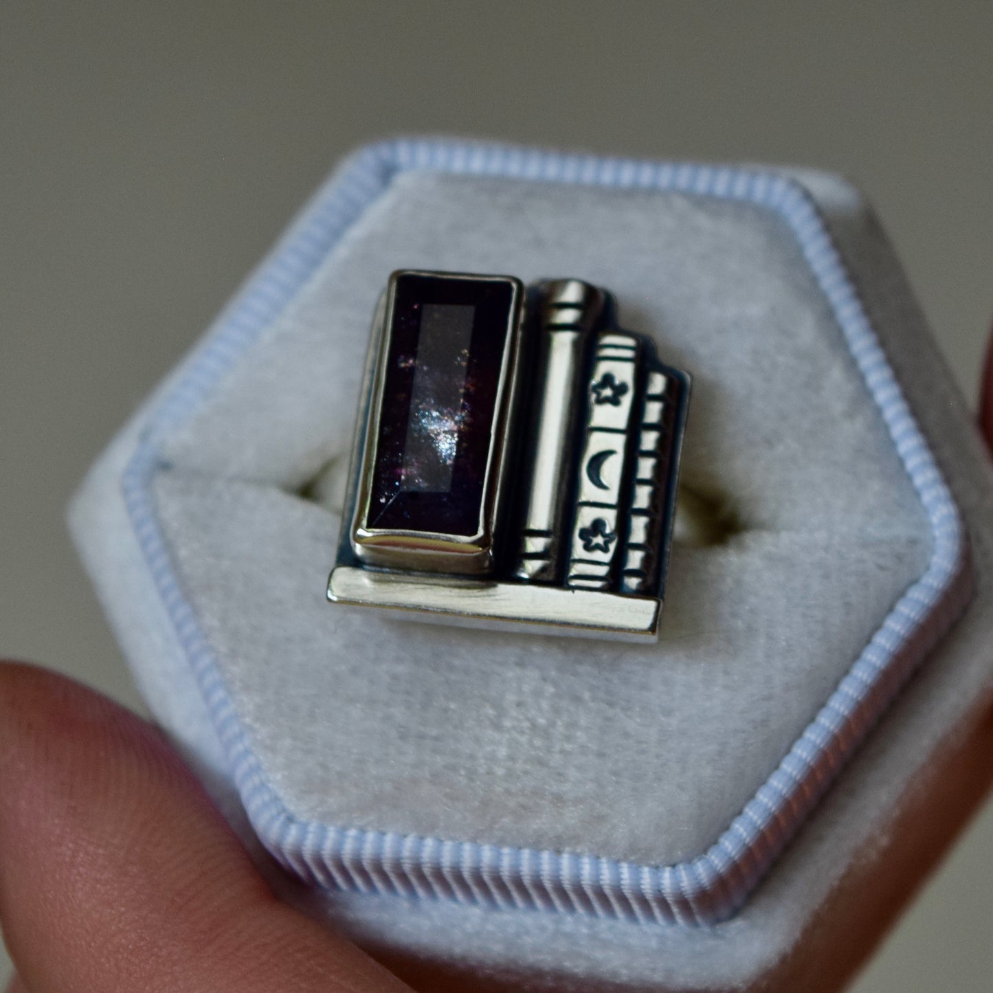 Bookshelf Ring with Iolite Size 9