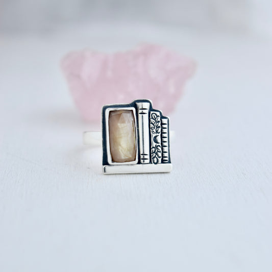Bookshelf Ring with Golden Sapphire Size 10