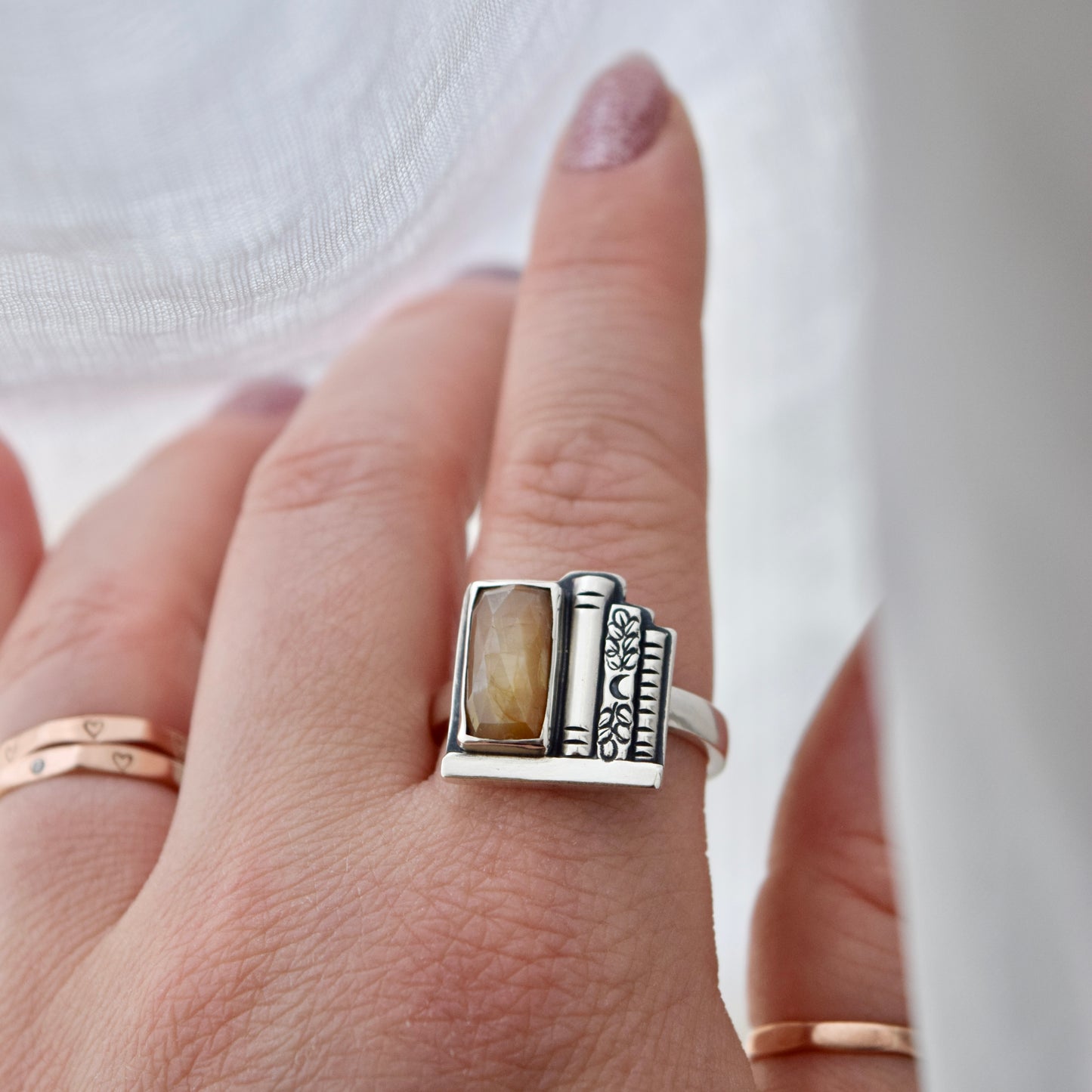 Bookshelf Ring with Golden Sapphire Size 10