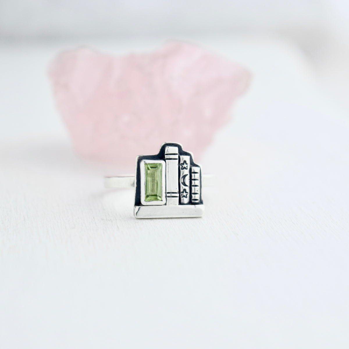 Mini Bookshelf Ring with Peridot Size 6