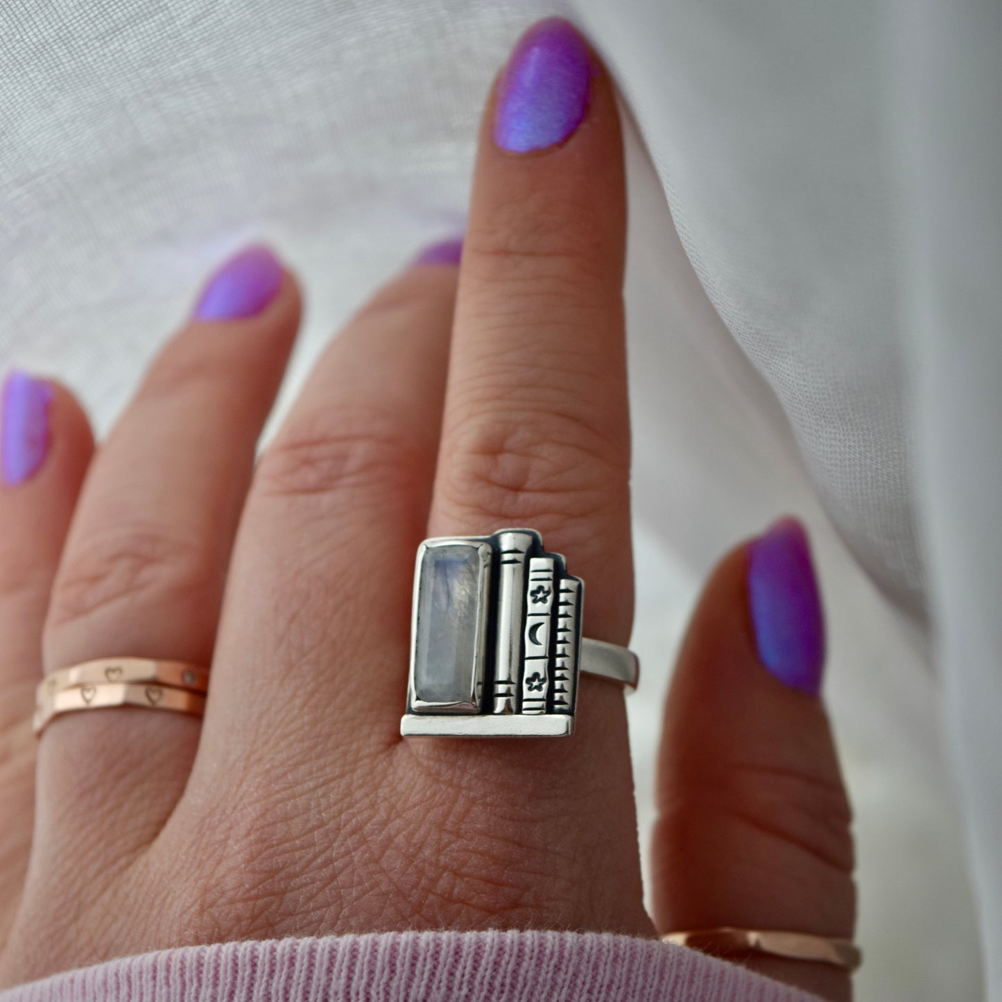 Bookshelf Ring with Rainbow Moonstone Size 7